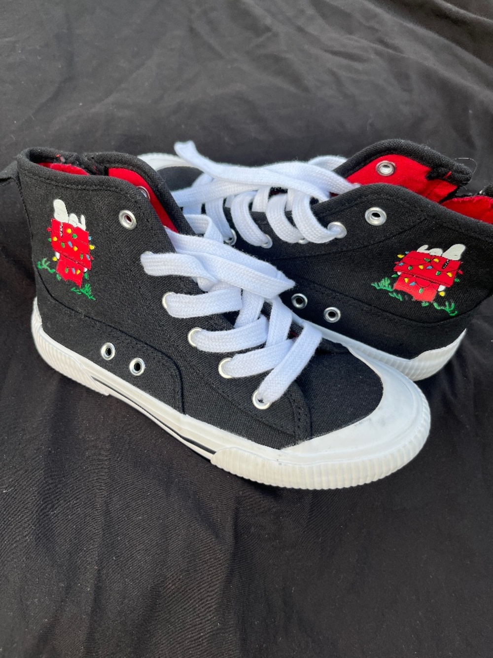 A Charlie Brown Xmas-Snoopy Shoes -size 13